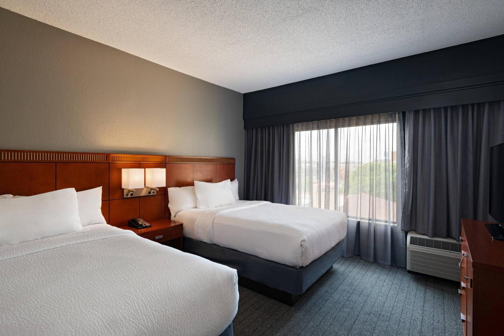 Hotel Courtyard By Marriott San Antonio Airport Extérieur photo