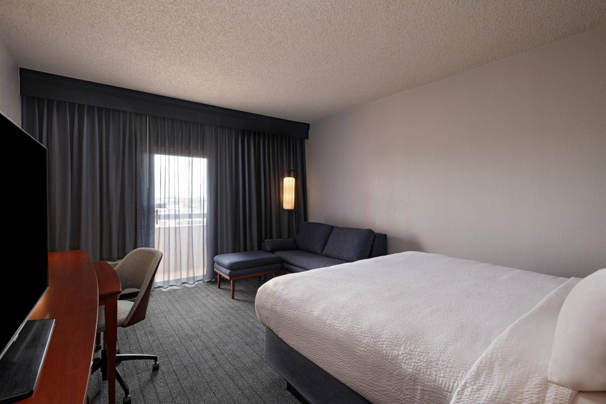 Hotel Courtyard By Marriott San Antonio Airport Extérieur photo