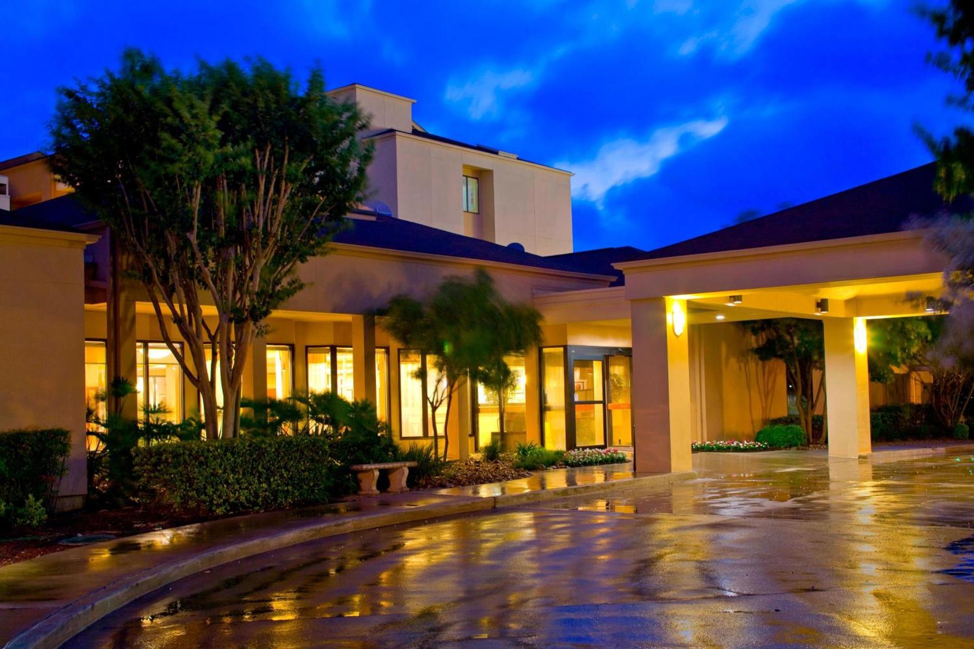 Hotel Courtyard By Marriott San Antonio Airport Extérieur photo