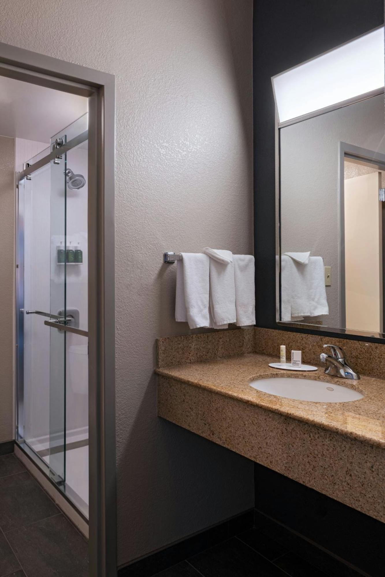 Hotel Courtyard By Marriott San Antonio Airport Extérieur photo